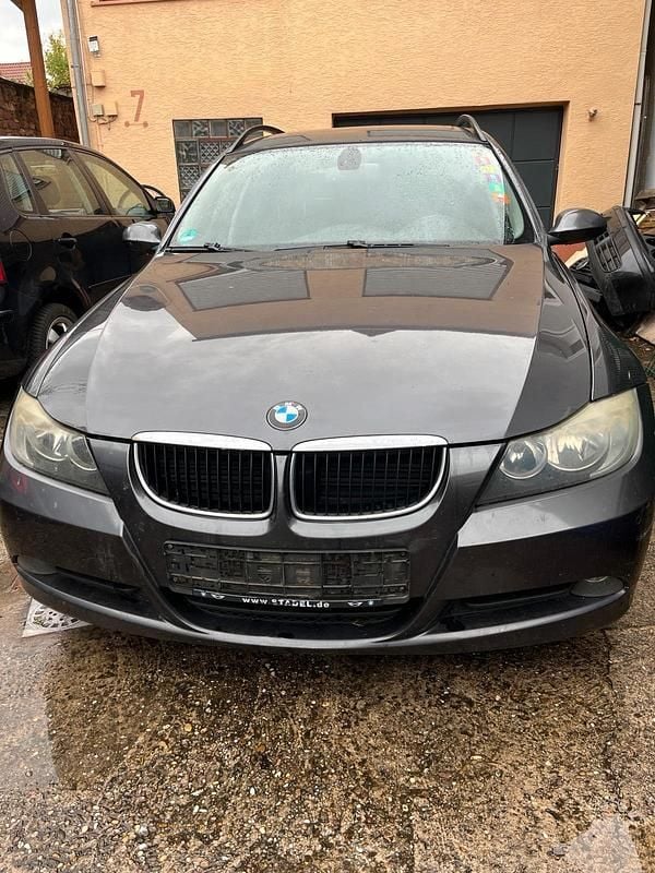 Grau Gebraucht 2008 BMW 318 Kombi | 2.050 € (Superpreis) - Bild 1/4