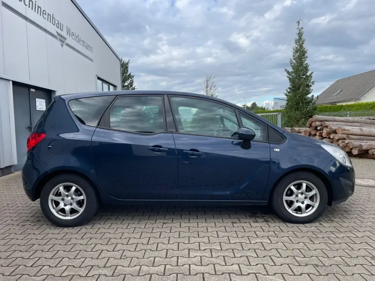Gebraucht Opel Meriva Design Edition 101 PS (74 kW) 2011 Blau Van / Kleinbus