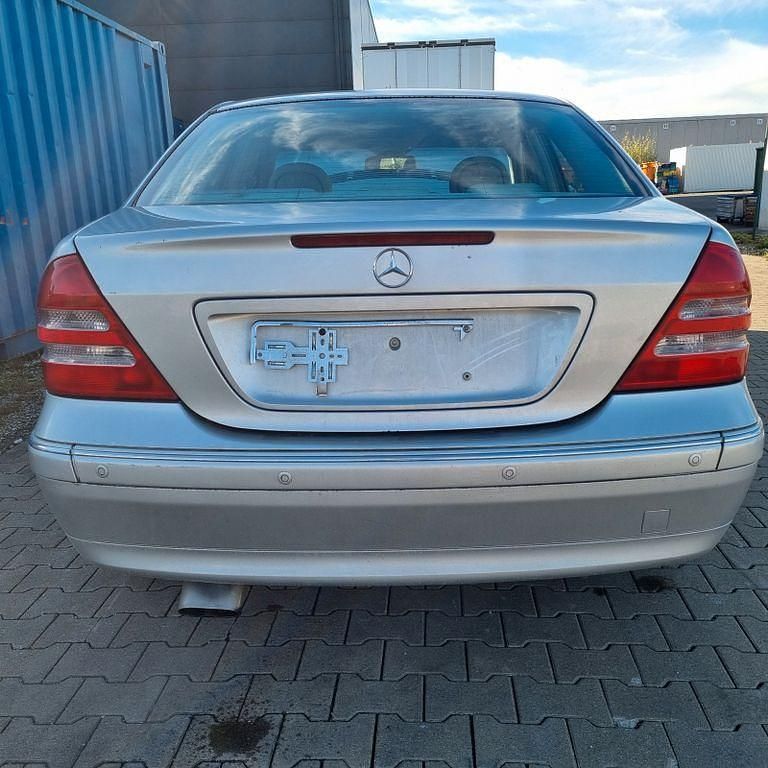 Gebraucht Mercedes C180 Avantgarde 143 PS (105 kW) 2003 Silber Limousine