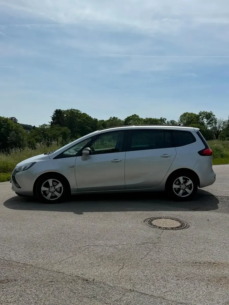 Gebraucht Opel Zafira 131 PS (96 kW) 2013 Silber Van / Kleinbus