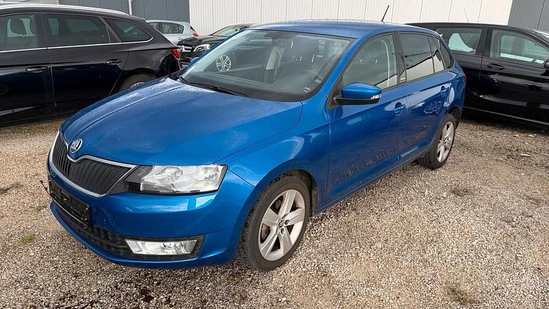 Gebraucht Skoda Rapid Joy 90 PS (66 kW) 2017 Raceblau metallic Kleinwagen