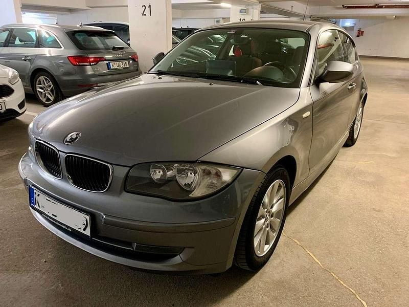 Grau Gebraucht 2010 BMW 116 Kleinwagen | 3.800 € (Guter Preis) - Bild 1/4