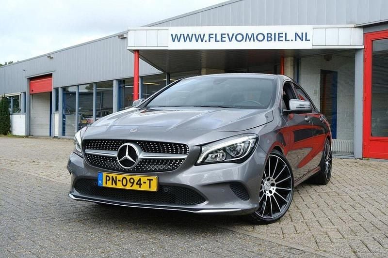 Grau Gebraucht 2017 Mercedes CLA180 Business Limousine | 17.250 € (Guter Preis) - Bild 1/4