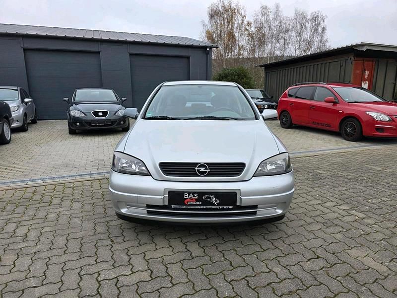 Gebraucht Opel Astra 101 PS (74 kW) 1998 Silber Limousine