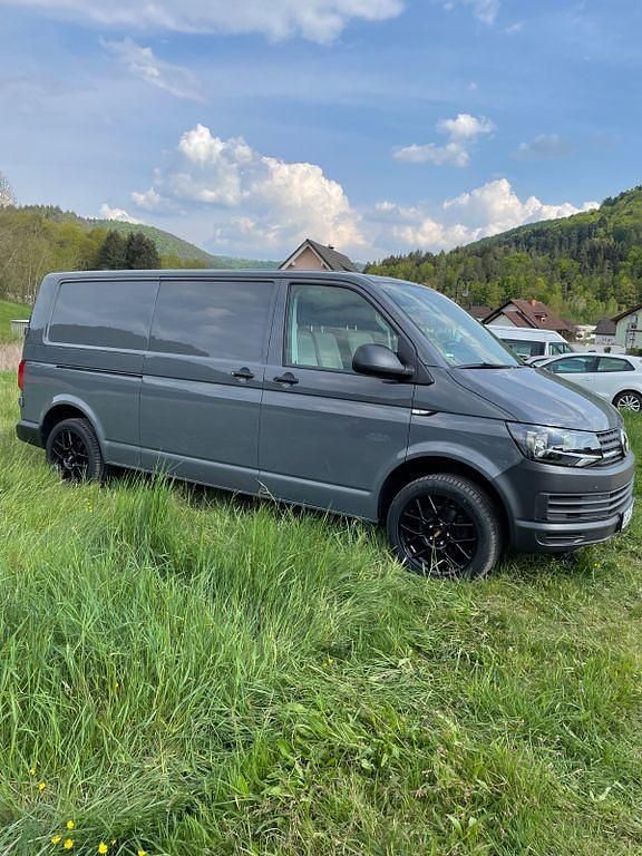 Gebraucht VW Transporter 150 PS (110 kW) 2018 Grau Van