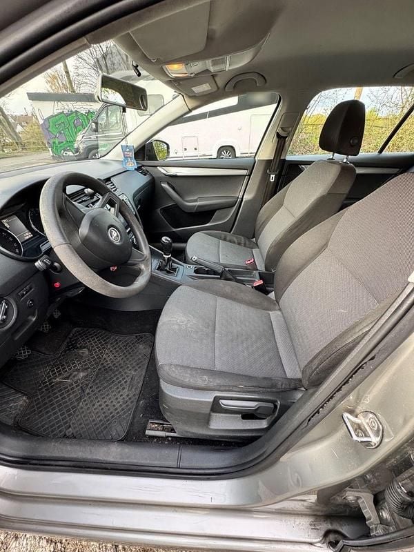 Gebraucht Skoda Octavia Active 110 PS (80 kW) 2015 Braun Kleinwagen