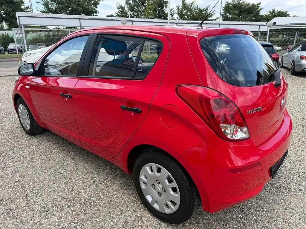 Gebraucht Hyundai i20 Edition 86 PS (63 kW) 2013 Rot Kleinwagen