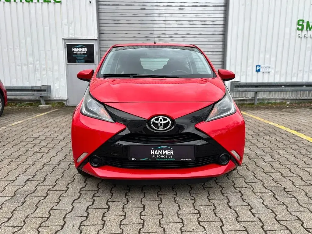 Gebraucht Toyota Aygo X-play 69 PS (50 kW) 2017 Rot Kleinwagen