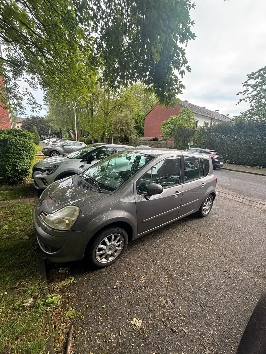 Używany Renault Modus 75 KM (55 kW) 2011 Szary Minivan