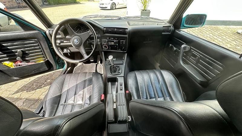 Używany BMW 320 Performance 150 KM (110 kW) 1991 Zielony Sedan/Limuzyna