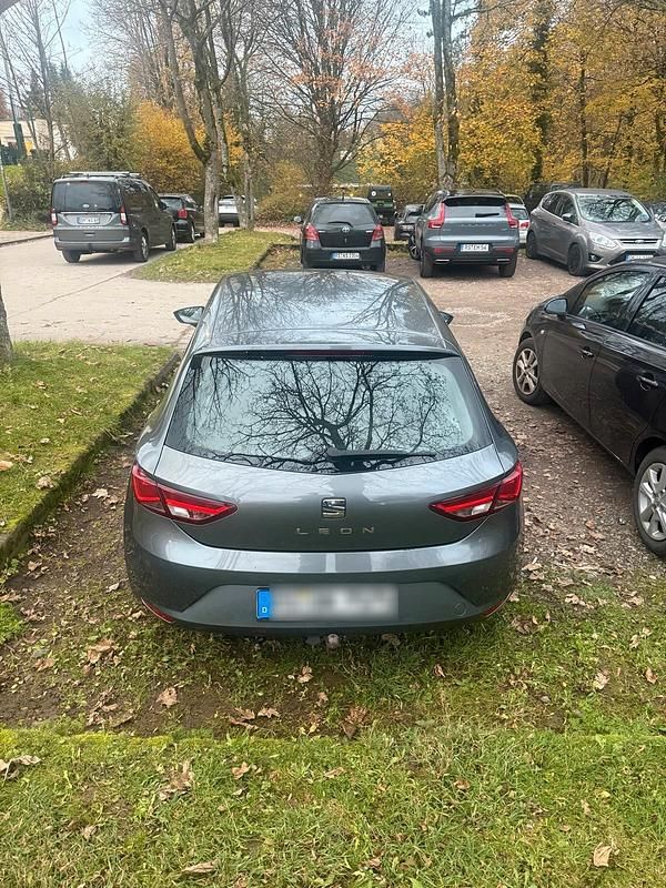 Grau Gebraucht 2014 Seat Leon Limousine | 6.500 € (Fairer Preis) - Bild 1/4