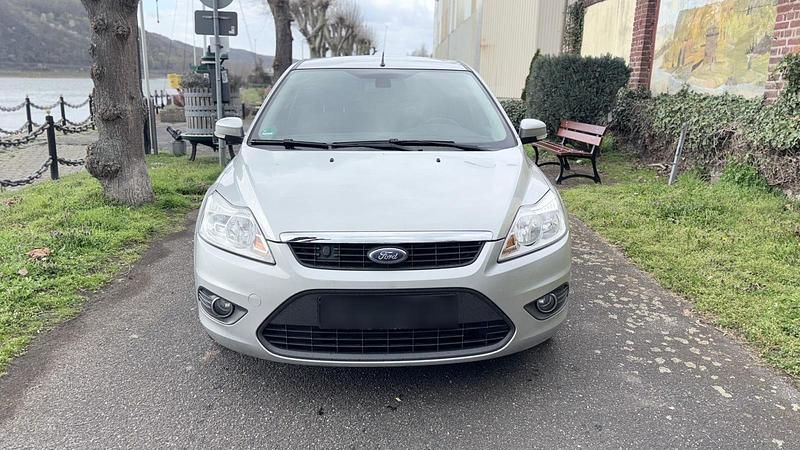 Gebraucht Ford Focus 125 PS (91 kW) 2009 Silber Limousine