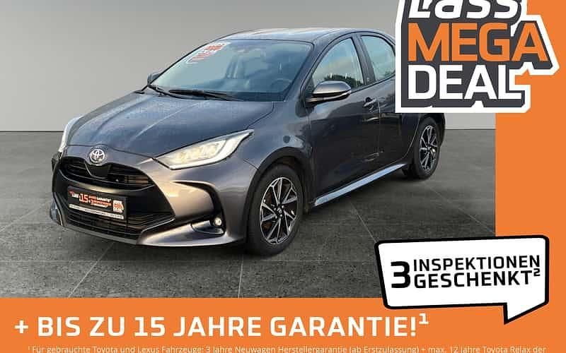 Grau Gebraucht 2022 Toyota Yaris Team Limousine | 15.980 € (Fairer Preis) - Bild 1/4