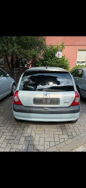 Gebraucht Renault Clio II 75 PS (55 kW) 2004 Silber Kleinwagen