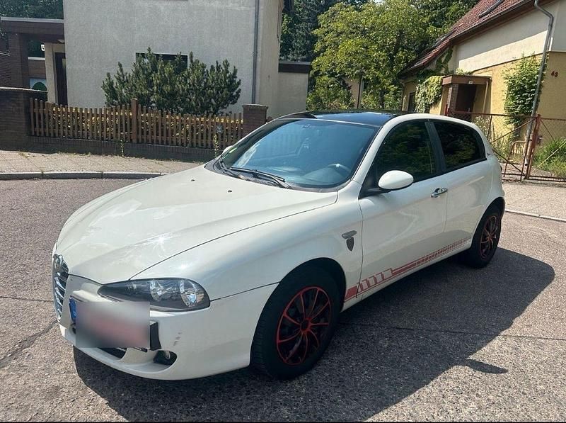 Weiß Gebraucht 2009 Alfa Romeo 147 Veloce Kleinwagen | 999 € (Guter Preis) - Bild 1/4