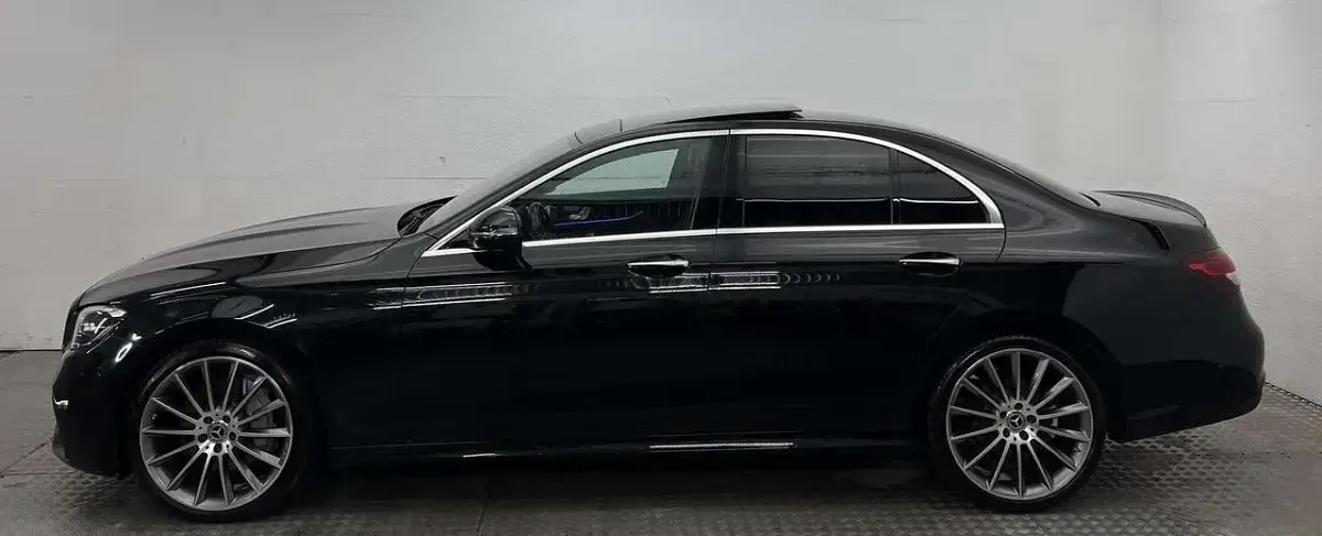 Gebraucht Mercedes E220 AMG 200 PS (147 kW) 2022 Obsidianschwarz Limousine