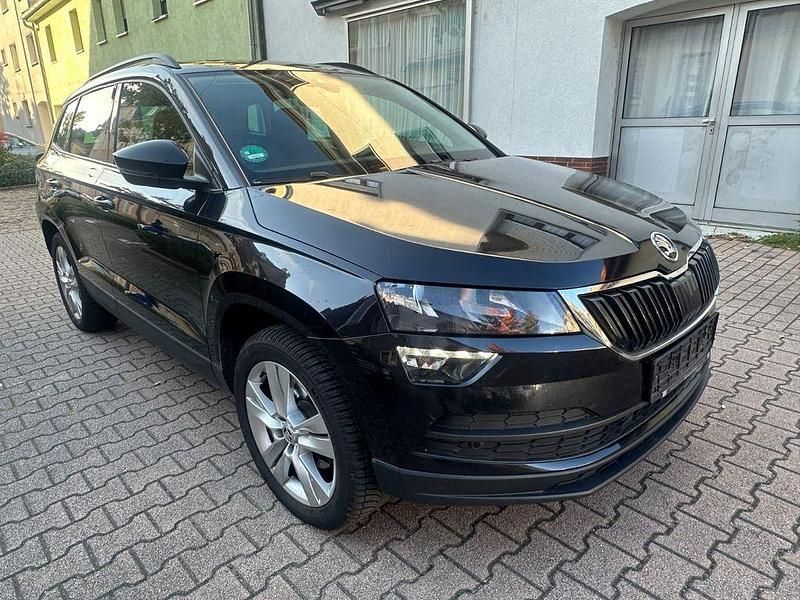 Schwarz Gebraucht 2019 Skoda Karoq Ambition SUV | 13.290 € (Guter Preis) - Bild 1/4