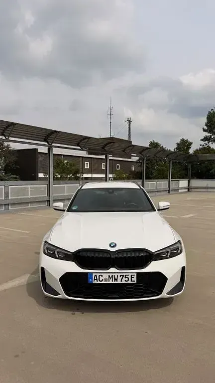 Gebraucht BMW 320e M Sport 204 PS (150 kW) 2022 Weiß Kombi