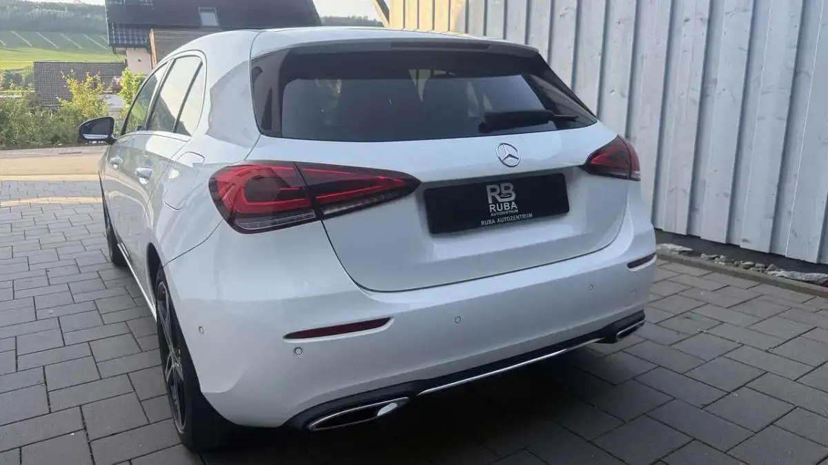 Gebraucht Mercedes A200 Progressive 163 PS (119 kW) 2018 Polarweiss  unilack Kleinwagen