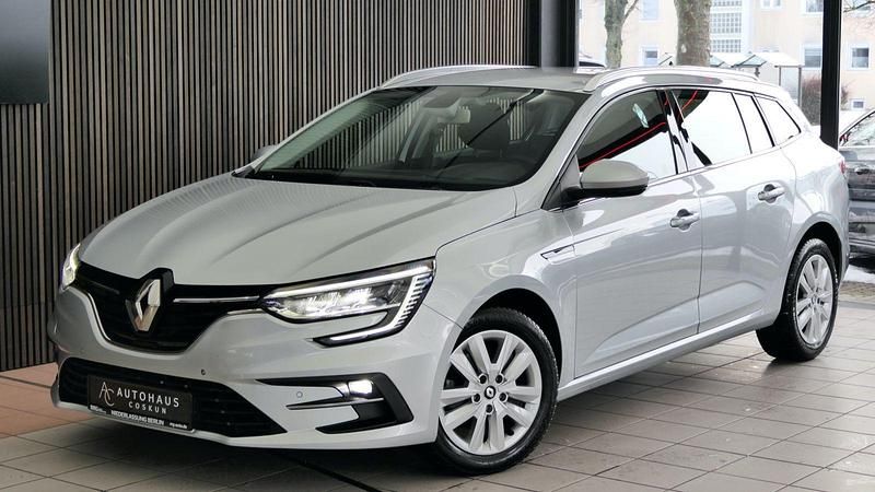 Silber Gebraucht 2022 Renault Mégane GrandTour Business Kombi | 13.450 € (Guter Preis) - Bild 1/4