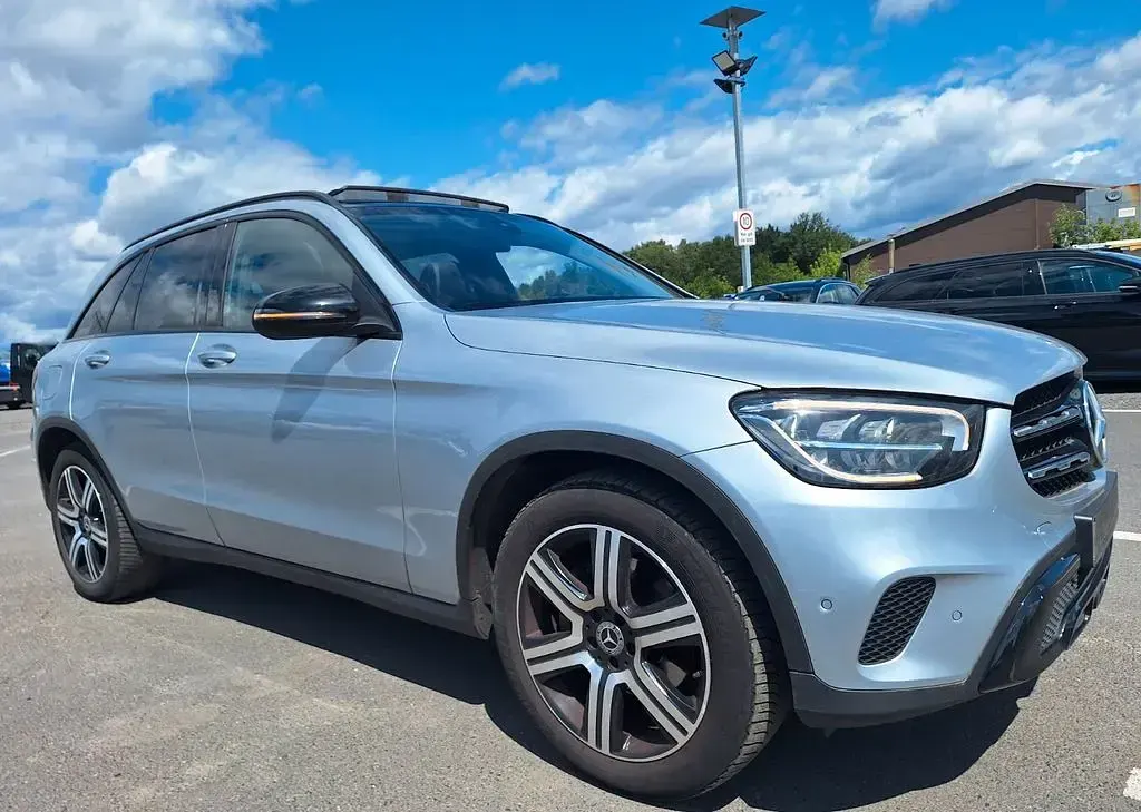 Gebraucht Mercedes GLC200 163 PS (119 kW) 2020 Silber SUV