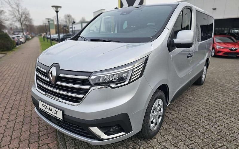 Gebraucht Renault Trafic Life 150 PS (110 kW) 2024 Silber Van / Kleinbus
