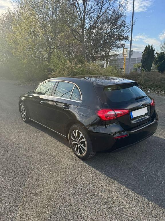 Gebraucht Mercedes A200 150 PS (110 kW) 2021 Schwarz Limousine