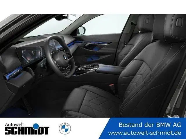 Gebraucht BMW 540 Comfort Edition 303 PS (222 kW) 2025 Sophistograu brillanteffekt