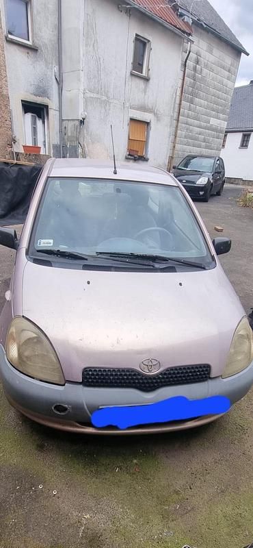 Violet Gebraucht 2000 Toyota Yaris Kleinwagen | 750 € - Bild 1/2