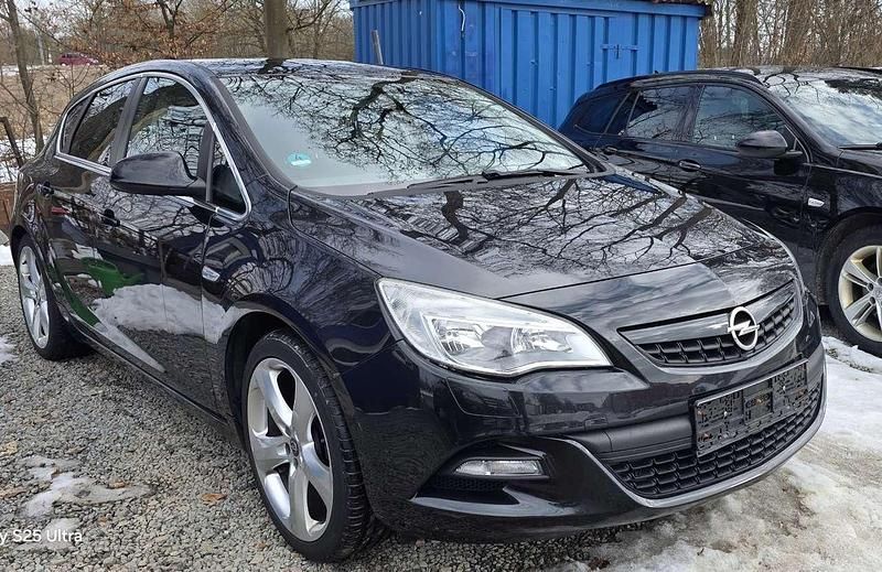 Gebraucht Opel Astra Design Edition 140 PS (102 kW) 2011 Karbonschw graphitschw midnigh Limousine