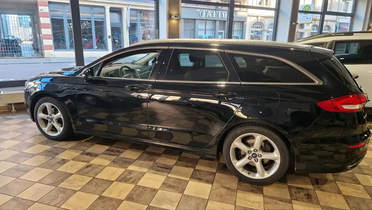 Gebraucht Ford Mondeo Titanium 180 PS (132 kW) 2018 Schwarz Kombi