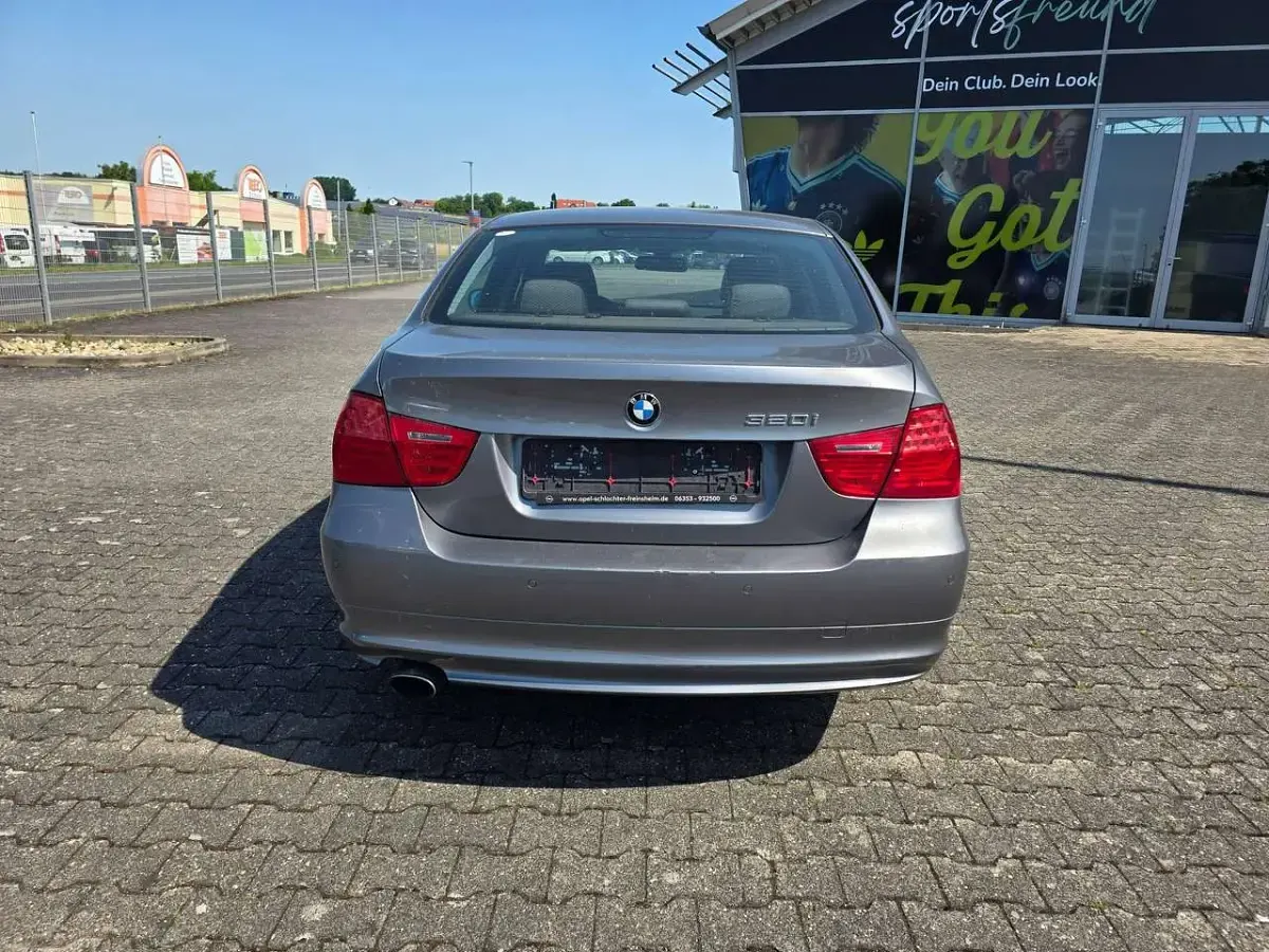 Gebraucht BMW 320 170 PS (125 kW) 2008 Spacegrau metallic Limousine
