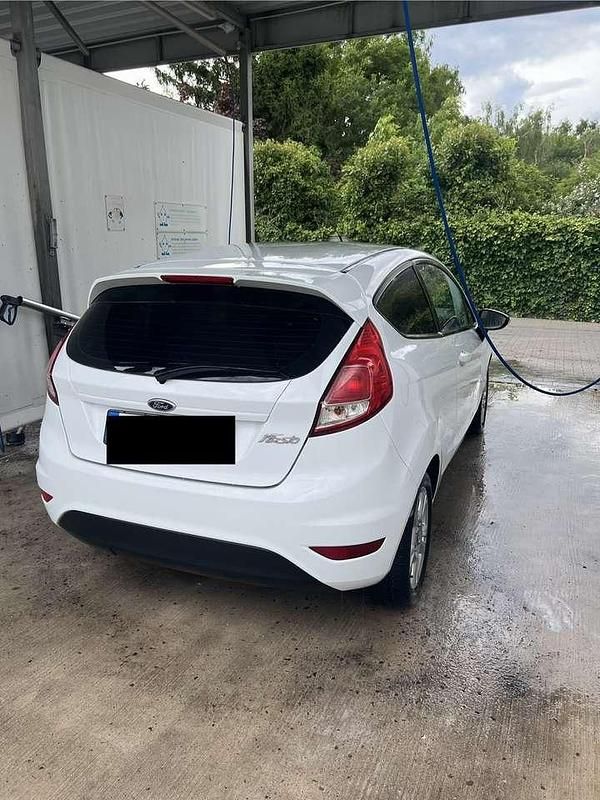 Używany Ford Fiesta SYNC Edition 82 KM (60 kW) 2014 Biały Hatchback