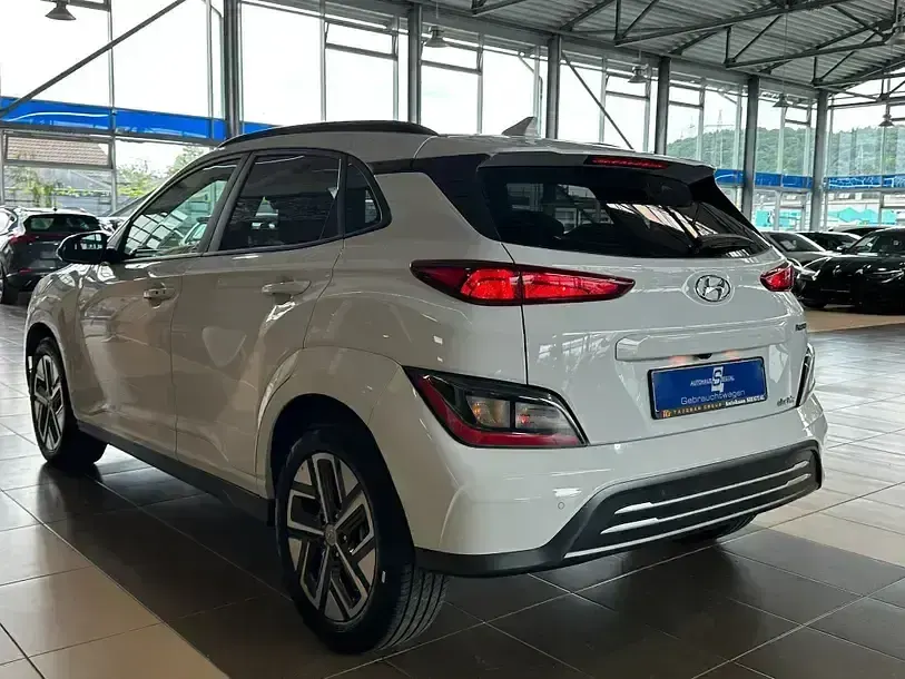 Gebraucht Hyundai Kona Edition 30+ 100 kW (136 PS) 2022 Weiß SUV