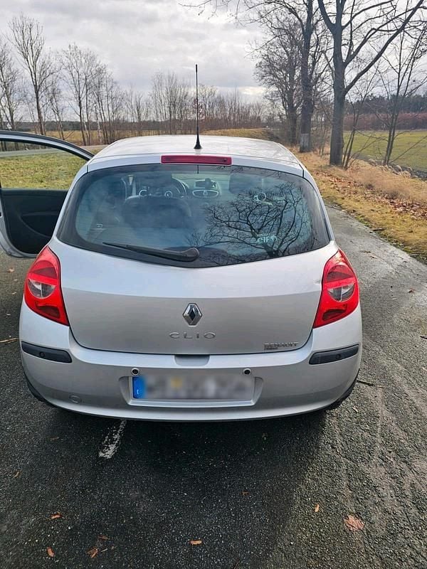 Gebraucht Renault Clio III 88 PS (64 kW) 2006 Silber Kleinwagen