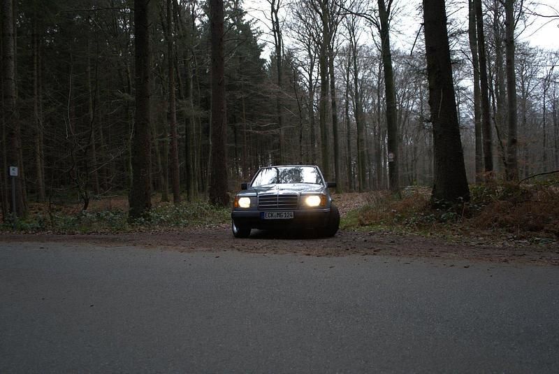 Gebraucht Mercedes E230 132 PS (97 kW) 1989 Blau Limousine