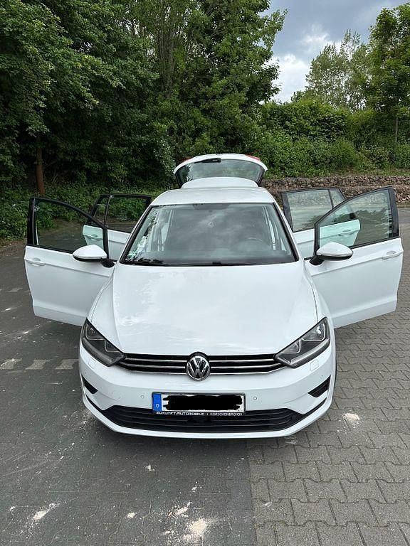 Weiß Gebraucht 2015 VW Golf Sportsvan Comfortline Van / Kleinbus | 8.200 € (Fairer Preis) - Bild 1/4