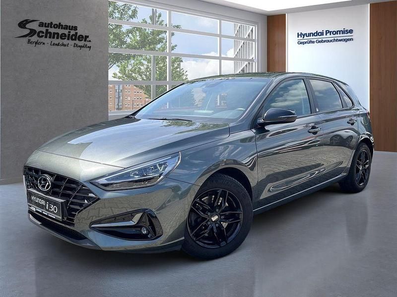 Grau Gebraucht 2021 Hyundai i30 Edition 30+ Limousine | 16.450 € (Fairer Preis) - Bild 1/4