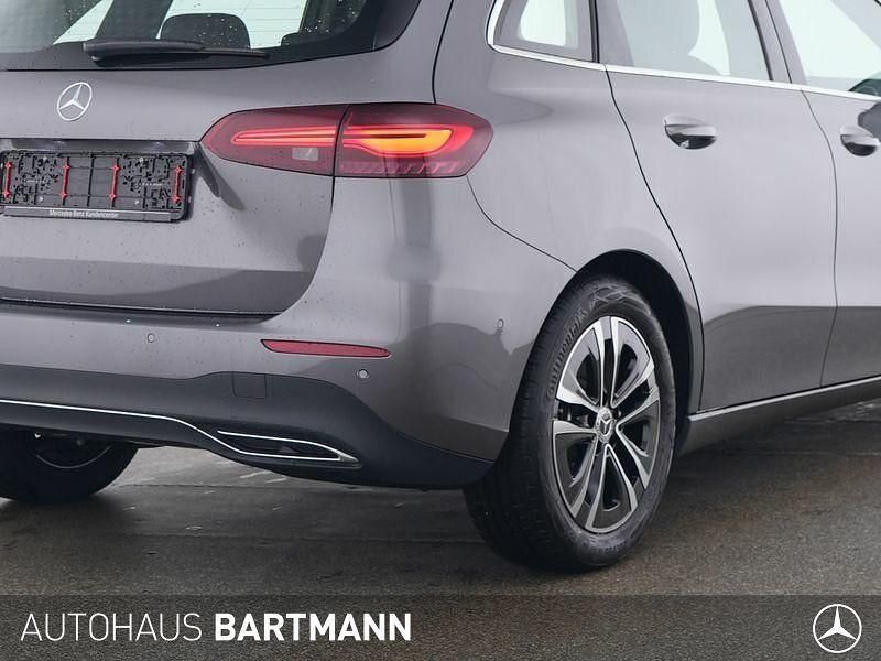 Gebraucht Mercedes B200 Progressive 163 PS (119 kW) 2024 Lack mountaingrau Van / Kleinbus