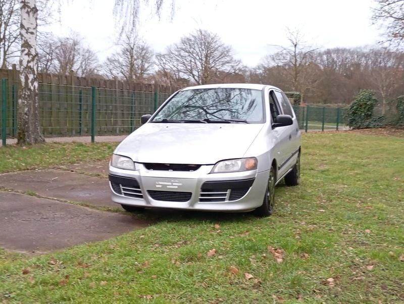 Gebraucht Mitsubishi Space Star 101 PS (74 kW) 2004 Silber Van / Kleinbus