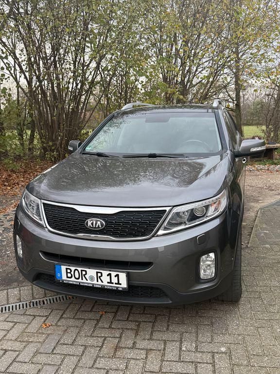 Grau Gebraucht 2013 Kia Sorento Platinum Edition SUV | 9.980 € (Fairer Preis) - Bild 1/4