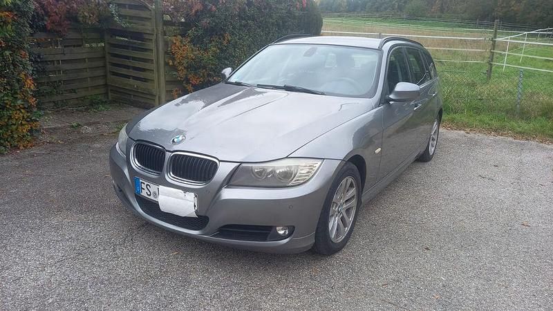 Grau Gebraucht 2012 BMW 318 Kombi | 4.900 € (Superpreis) - Bild 1/4