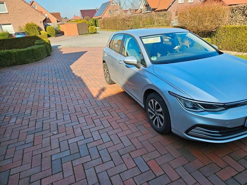 Gebraucht VW Golf VIII Active 110 PS (80 kW) 2022 Silber Limousine