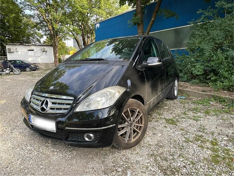 Schwarz Gebraucht 2010 Mercedes A180 Kleinwagen | 3.599 € (Guter Preis) - Bild 1/4
