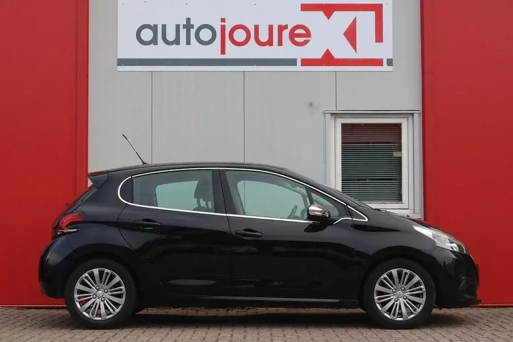 Gebraucht Peugeot 208 Allure 102 PS (75 kW) 2018 Schwarz Kleinwagen