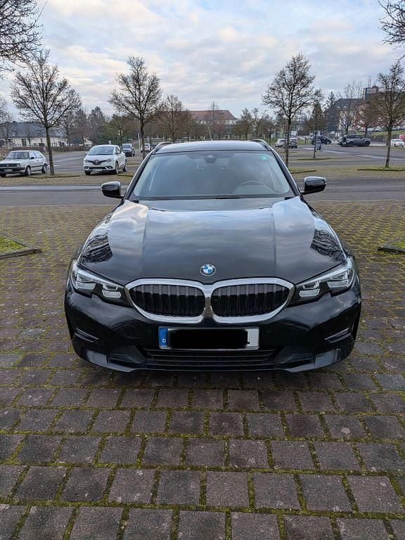 Schwarz Gebraucht 2020 BMW 320 Kombi | 22.999 € (Guter Preis) - Bild 1/4