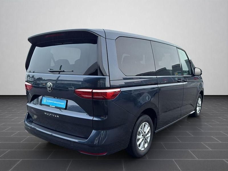 Gebraucht VW Multivan Life 150 PS (110 kW) 2025 Starlight blue metallic (metallic) Van