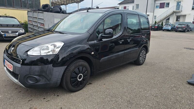 Schwarz Gebraucht 2013 Peugeot Partner Tepee Active Van / Kleinbus | 7.250 € (Fairer Preis) - Bild 1/4