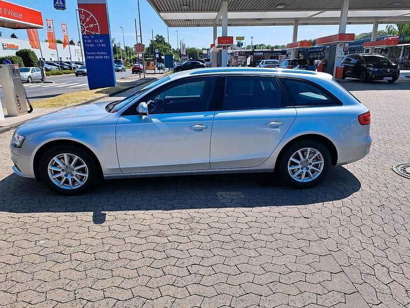 Silber Gebraucht 2013 Audi A4 Kombi | 12.500 € (Teuer) - Bild 1/4