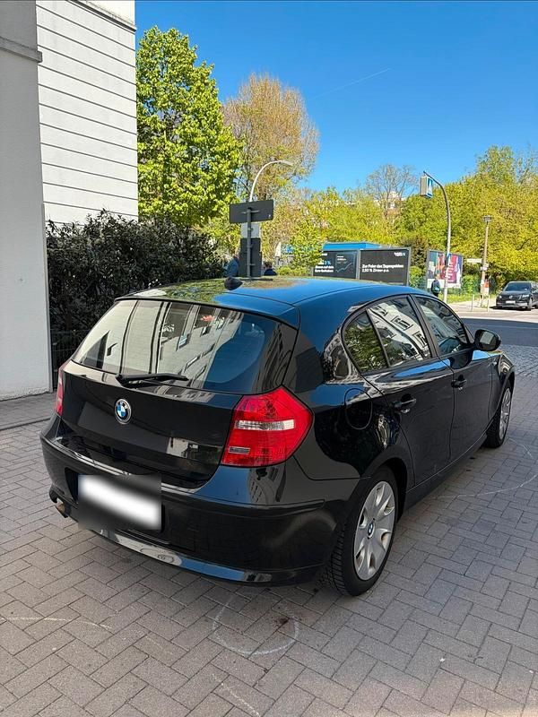 Gebraucht BMW 116 115 PS (84 kW) 2010 Schwarz Kleinwagen
